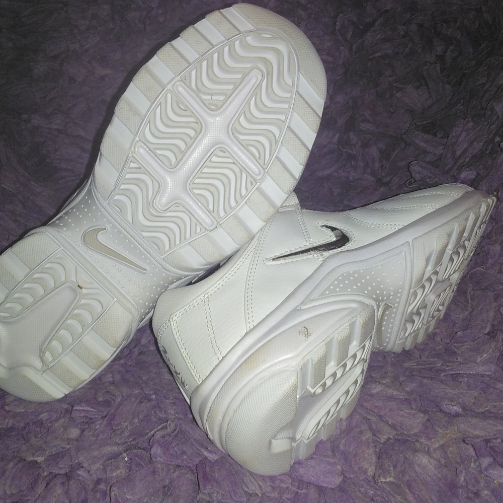 Nike - Picture 2 of 5